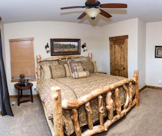 Western Cabin Surrounded by Sublime Natural Beauty near Zion National Park in Utah - 7