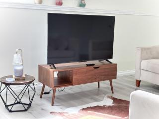 Bright and chic home with a cozy touch - Windsor - 9