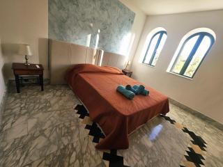 Spacious Swieqi Villa for Families Groups Close to Paceville and St Julians - 1