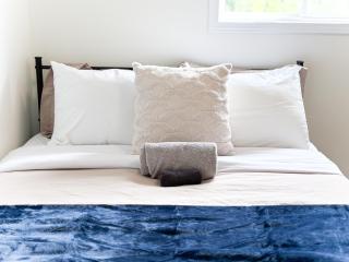 Bright and chic home with a cozy touch - 8