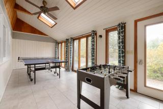 HV Spacious Retreat sleeps 13 with pool and hot tub - 4