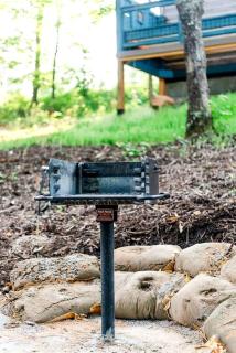 Relaxing Getaways to Chattanooga, Tennessee, in this Colorful Pet-Friendly Cabin - 3