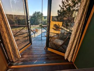 Chic and Elegant Tiny House with Fire Pit Lovely for Couples Getaways in Kempner, Texas - 6