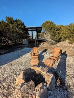 Chic and Elegant Tiny House with Fire Pit Lovely for Couples Getaways in Kempner, Texas - 2