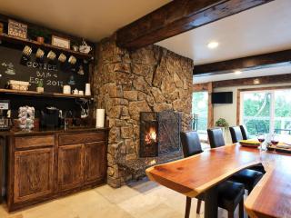 Amazing Views, Amazing Modern Broadmoor Home - 5