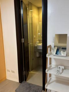 BGC Premium 1BR with Balcony fast 600 mbps Fibre - 7