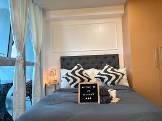 BGC Premium 1BR with Balcony fast 600 mbps Fibre - 6