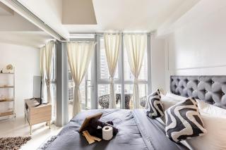 BGC Premium 1BR with Balcony fast 600 mbps Fibre - 3