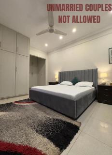 Cozy & Peaceful Rooms Near Lyallpur Galleria - 8