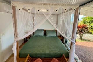 Lodge Orchidée de la Villa La Palmira - Vue Mer - Jacuzzi Privé - Accès Piscine - Lit King Size - Clim - 4 étoiles - Proche commodités - TV - connectée - Internet fibre - Proche Plage - 2