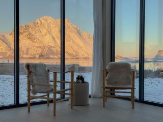 Lofoten Arctic Lodge - sea view, jacuzzi & sauna - 9