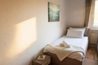 Modernes 5-Personen Apartment mit kostenlosen Parkplätzen, Boxspringbetten, WLAN, 3x TV, vollausgestatteter Küche - 8