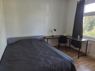 Große, moderne, helle Unterkunft mit Essküche - 8