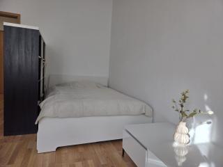 Große, moderne, helle Unterkunft mit Essküche - 7