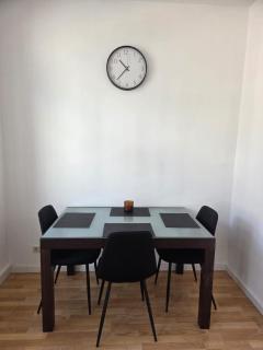 Große, moderne, helle Unterkunft mit Essküche - 6