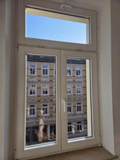 Große, moderne, helle Unterkunft mit Essküche - 3