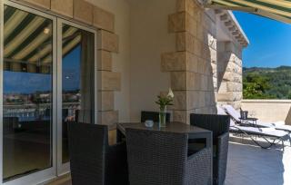 Amazing Apartment In Selca With Wifi - 3