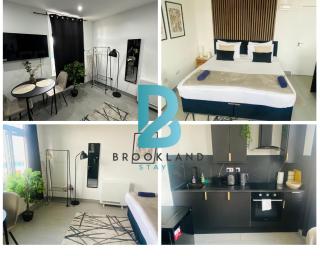 Studio Flat by Brookland Stays Serviced Accommodation Short Lets Birmingham with Free WiFi - 0