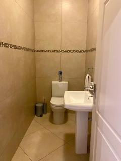 Beguiling 2 Bedroom Apartment - 6