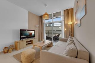 Waves - Charming Apt With Balcony Steps From The Beach - 7