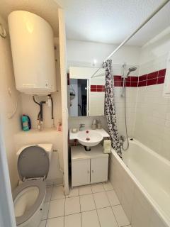 Résidence privée avec balcon, piscine et place de parking - 3