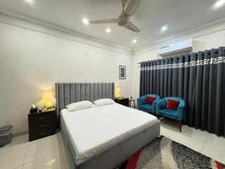 Cozy & Peaceful Rooms Near Lyallpur Galleria - 0