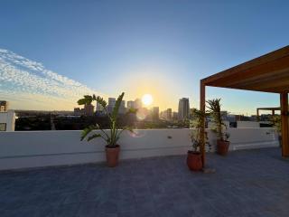 CFC Skyline View Luxury Private Parking - Netflix - 1