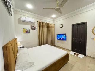 Cozy & Peaceful Rooms Near Lyallpur Galleria - 2