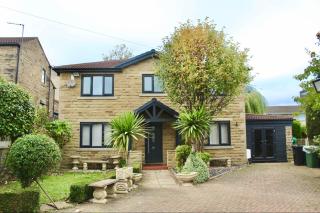 Home in West Yorkshire with driveway and 3 double bedrooms - sleeps 6! - 9