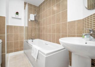 Two Bedroom House - Parking - Garden - WiFi 2GM - 5