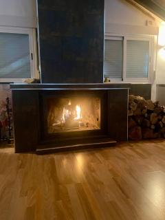 Casa abuhardillada con piscina y chimenea - 0