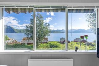 Senja Sjøtun House - 9