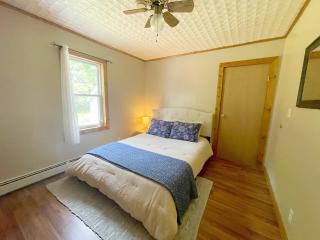 Cozy Creek House - 2