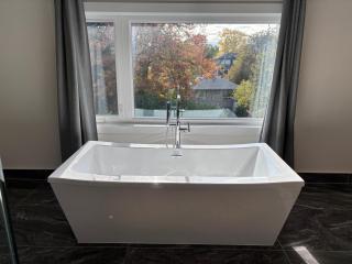 Cozy Suite in Brand New Luxury Home - 3