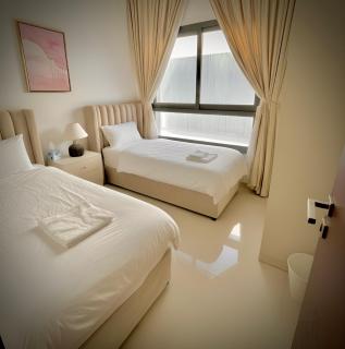 Al Dana Palma Villa - Luxury 4-bedroom villa with Heated Pool & Mountain Sea View - 1