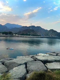 Al Dana Palma Villa - Luxury 4-bedroom villa with Heated Pool & Mountain Sea View - 7