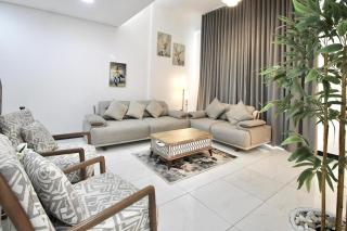 2BR Duplex Stunning Views,Near Circle Mall & Park - 1