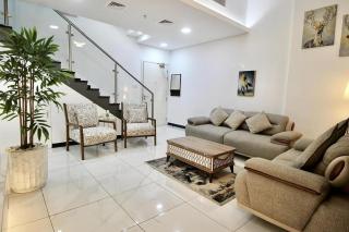 2BR Duplex Stunning Views,Near Circle Mall & Park - 5