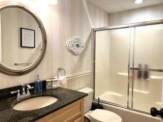 20 Mile Bay Lake View 4 Bedroom Public Beach Pet Friendly fee applies - 3