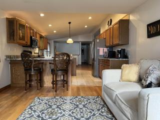 20 Mile Bay Lake View 4 Bedroom Public Beach Pet Friendly fee applies - 7