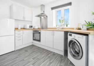 2 Bed Apartment - Parking - Sleeps 3 - Netflix 50C - 7