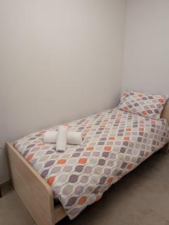 Modern Apartment 3BR - Short Walk to Sea & Shops - 3