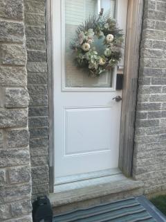 Modern Stylish Beautiful Room & Den - 8