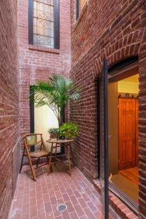 2BR Capitol hill delight, with private parking - 1