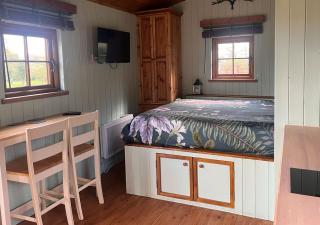 Stratford Bespoke Shepherd Hut - 9