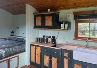 Stratford Bespoke Shepherd Hut - 2