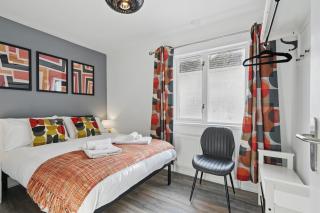 8 bedroom 4 bathroom, 4x parking StayByNumbers - 6