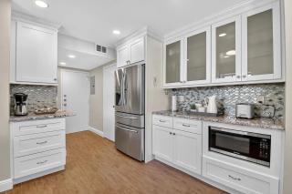 Direct Oceanfront Three-Bedroom Luxury Apartment with Large Terrace - 3