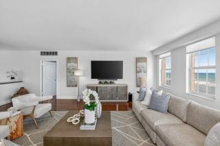 Direct Oceanfront Three-Bedroom Luxury Apartment with Large Terrace - 2