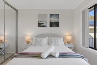 Lakeside Luxury Buff Point - 7